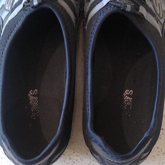 SKECHERS BLACK SUEDE & GREY SLIP-ON LIGHT WEIGHT TENNIS SHOES 9.5 - Picture 5 of 12